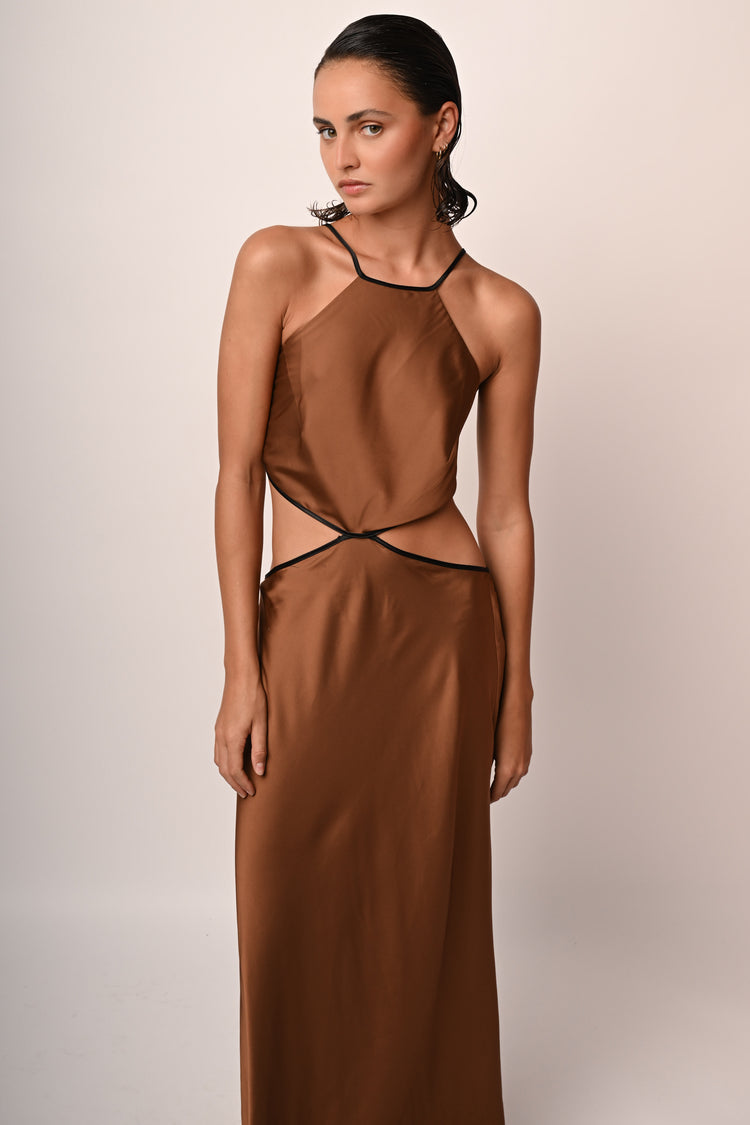 Abito lungo in raso con cut-out