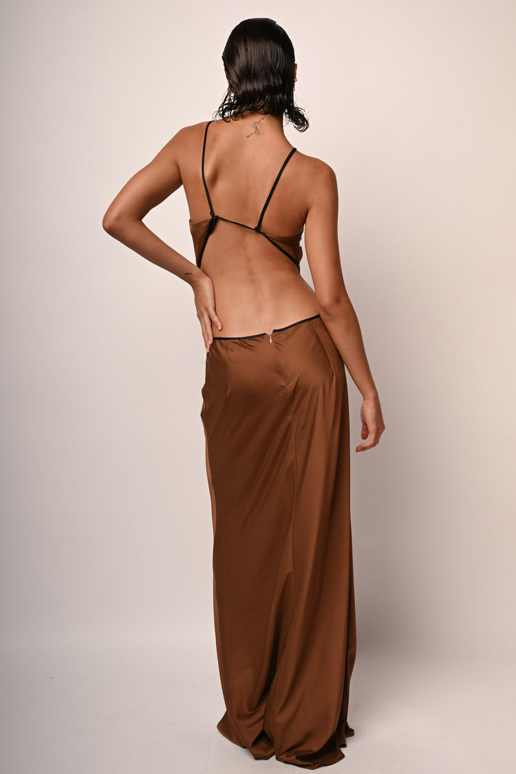 Abito lungo in raso con cut-out