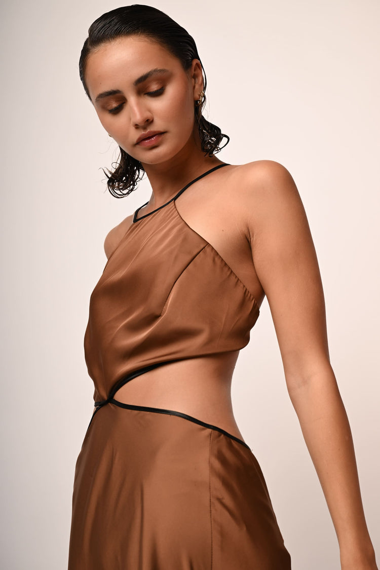 Abito lungo in raso con cut-out