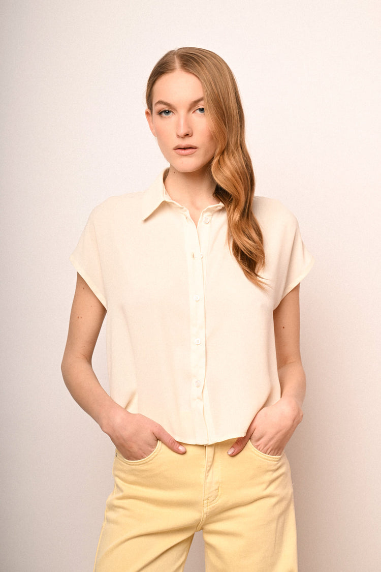 Camicia con maniche ad aletta