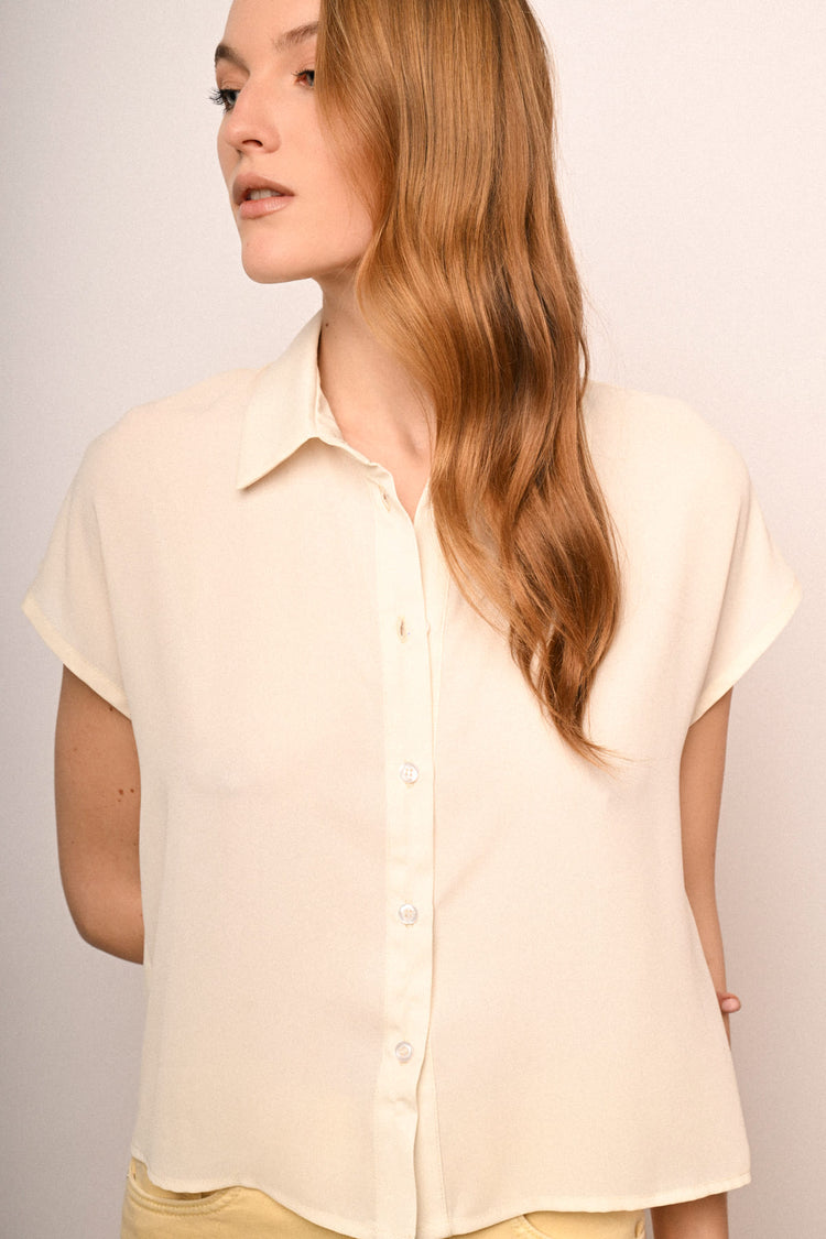 Camicia con maniche ad aletta
