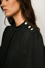 Blusa con bottoni sulla spalla