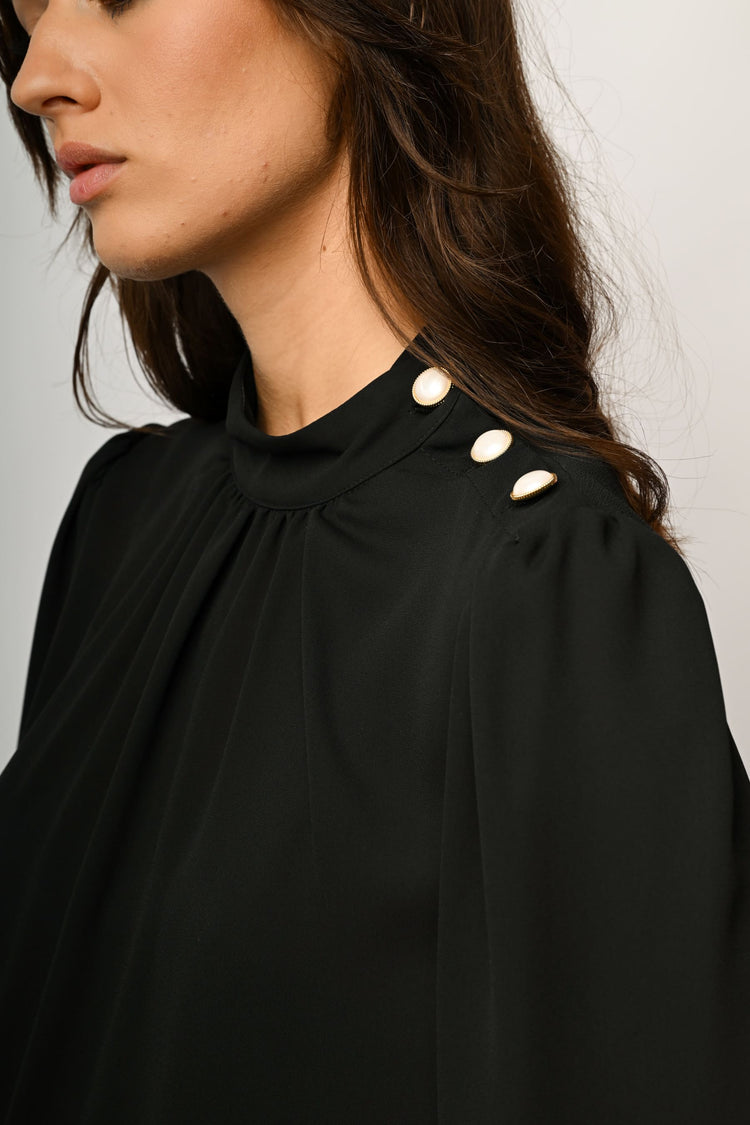 Blusa con bottoni sulla spalla