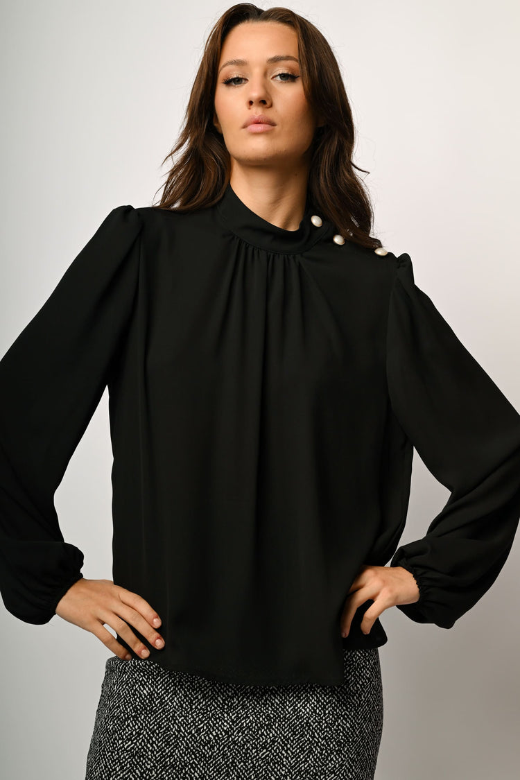 Blusa con bottoni sulla spalla