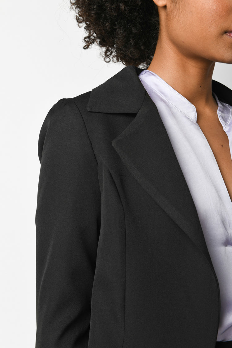Blazer crop con revers classici