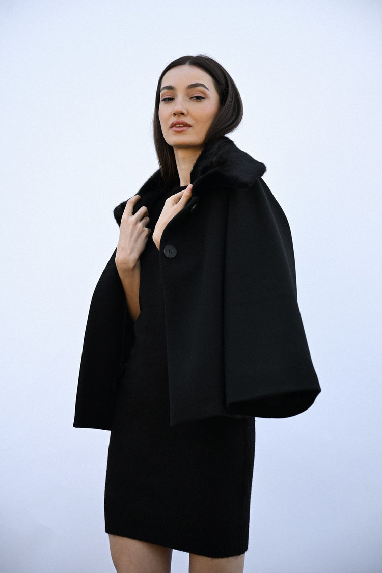 Cappotto corto con colletto in faux fur