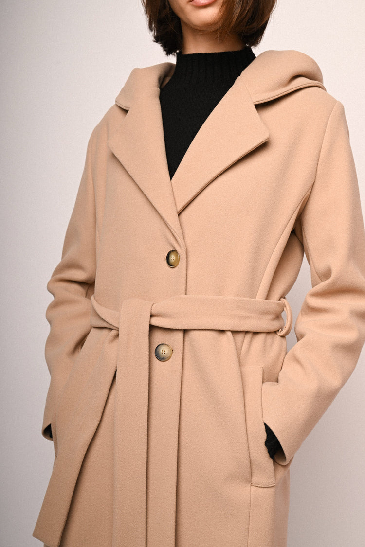 Cappotto lungo con cappuccio e cintura