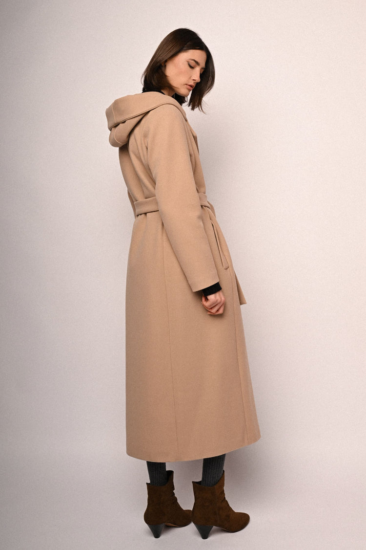 Cappotto lungo con cappuccio e cintura