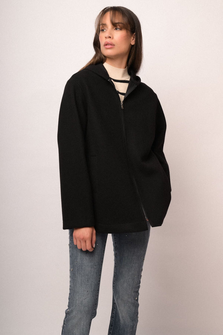 Cappotto corto con zip e cappuccio nero