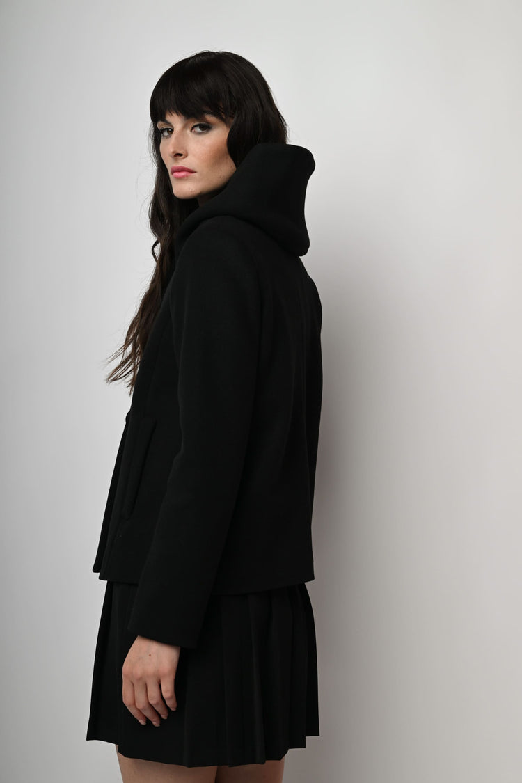 Cappotto doppiopetto corto con cappuccio
