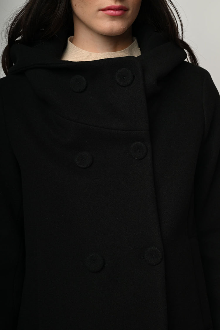 Cappotto doppiopetto corto con cappuccio