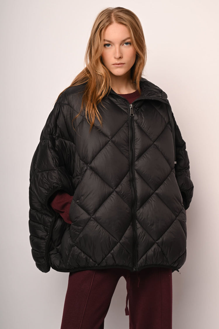 Piumino oversize a cappa