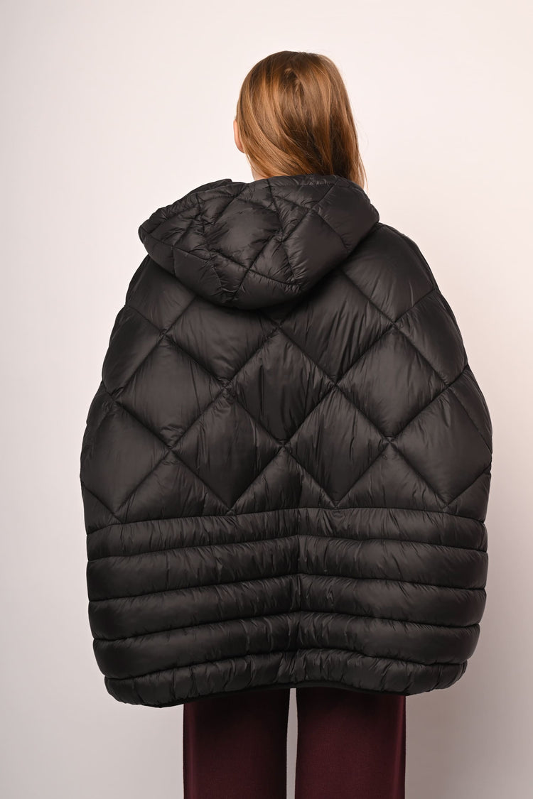 Piumino oversize a cappa