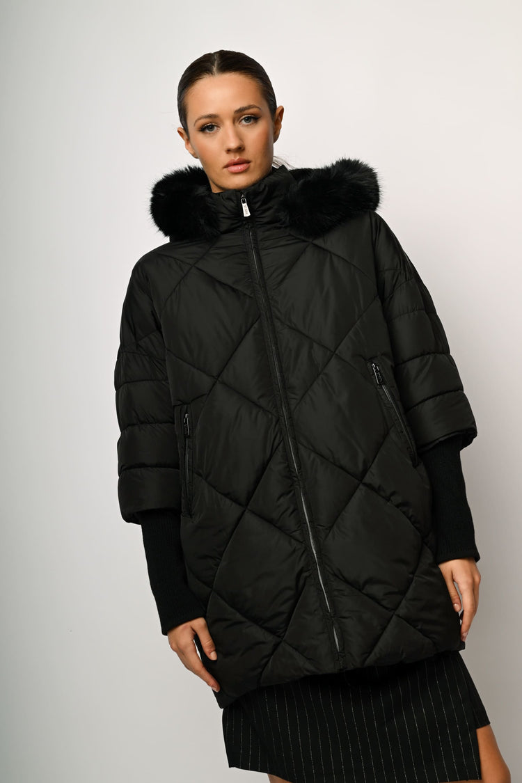 Piumino oversize con cappuccio in faux fur
