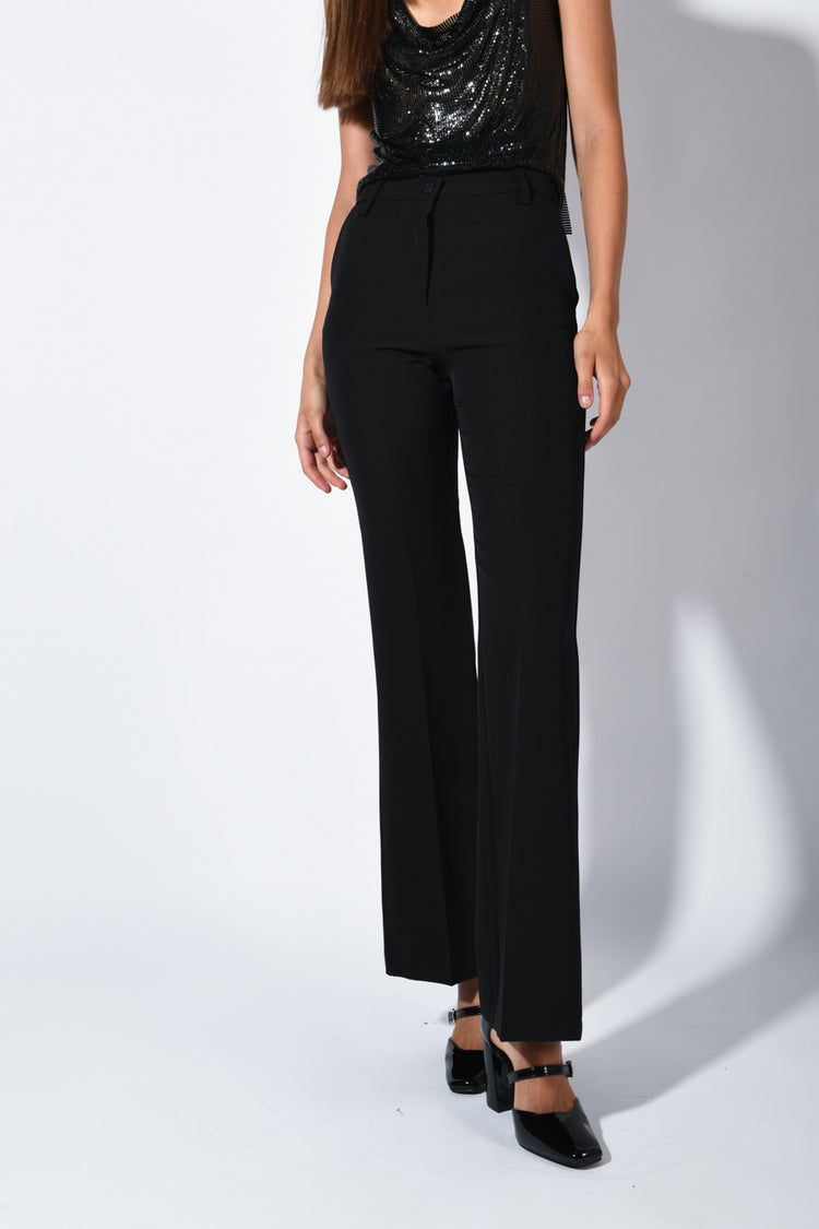 Pantaloni a gamba svasata