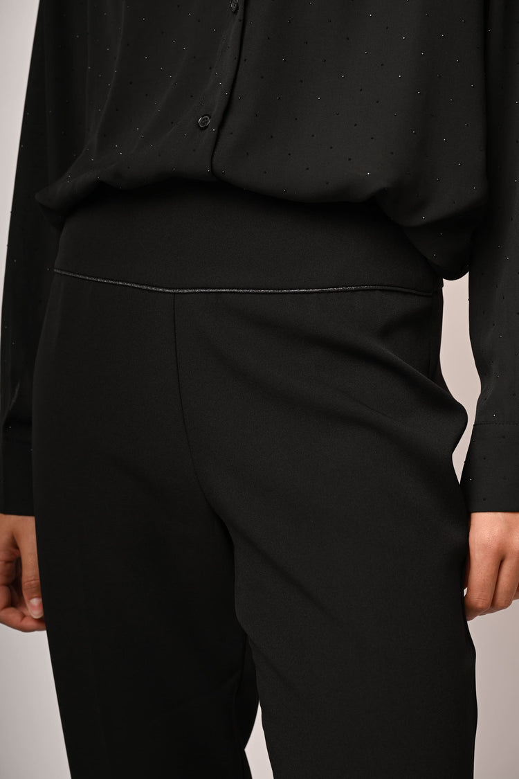 Pantaloni a gamba svasata