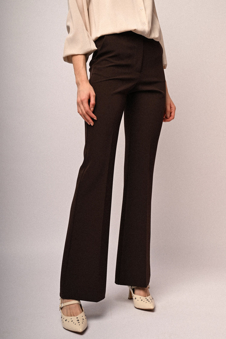 Pantaloni a gamba svasata cioccolato