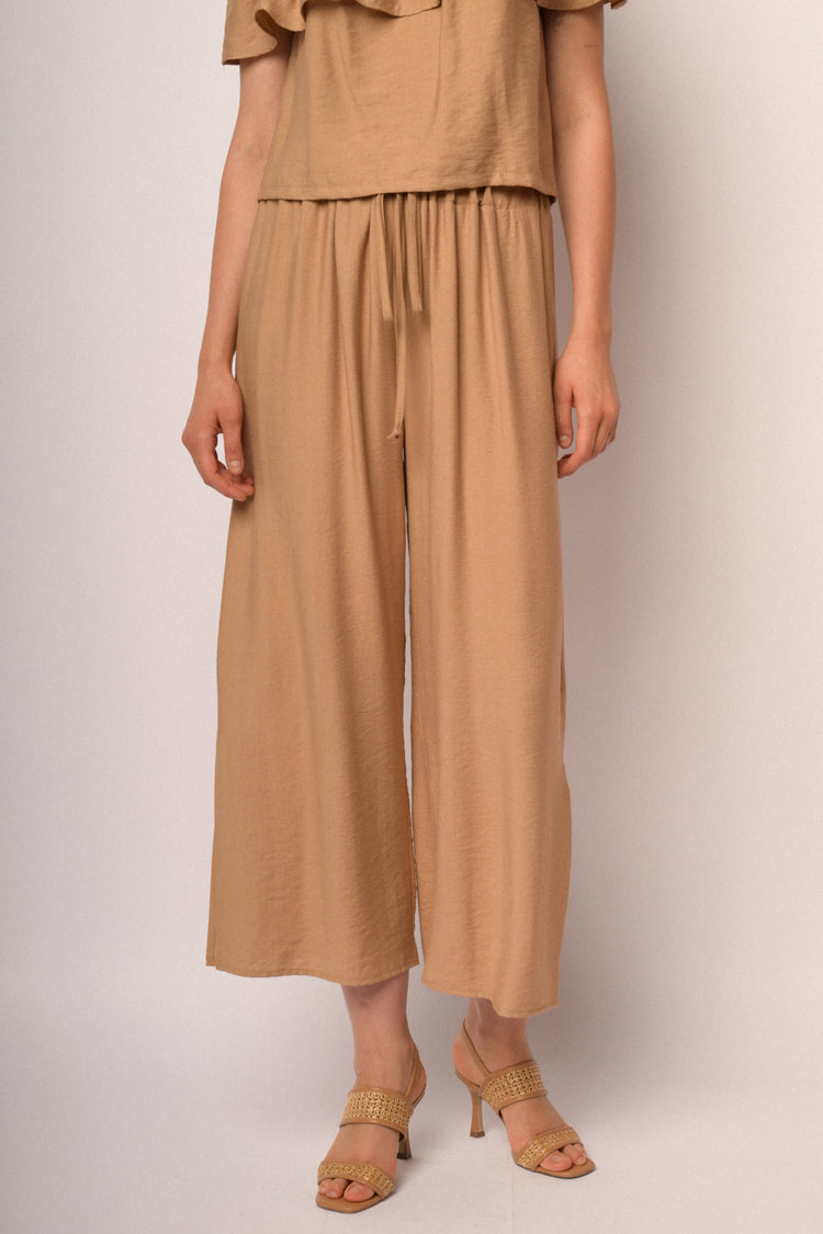 Pantaloni cropped cammello con spacco