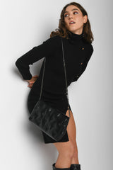 Borsa a tracolla con borchie