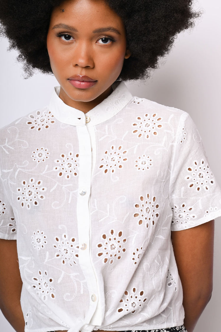 Camicia con nodo in pizzo Sangallo