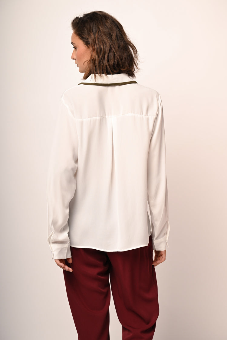 Camicia con profili a contrasto