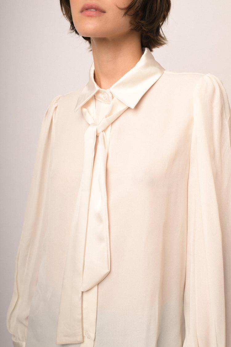Camicia avorio con nastro in raso