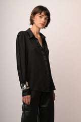 Camicia nera con profili in raso