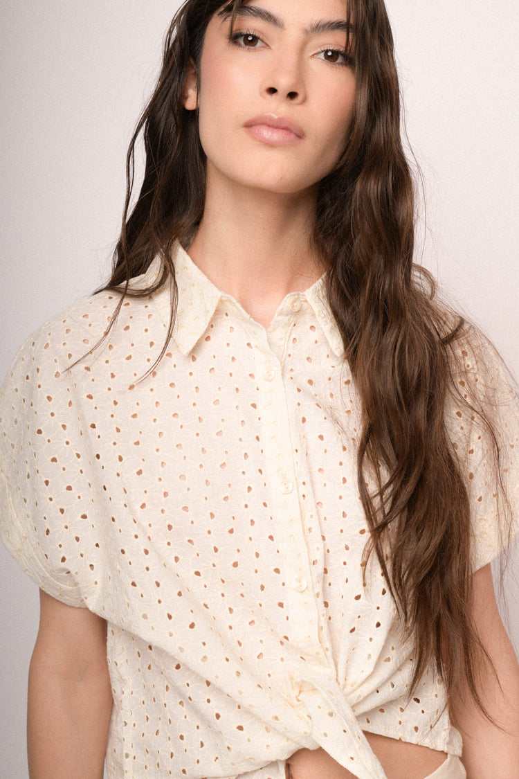 Camicia in sangallo beige
