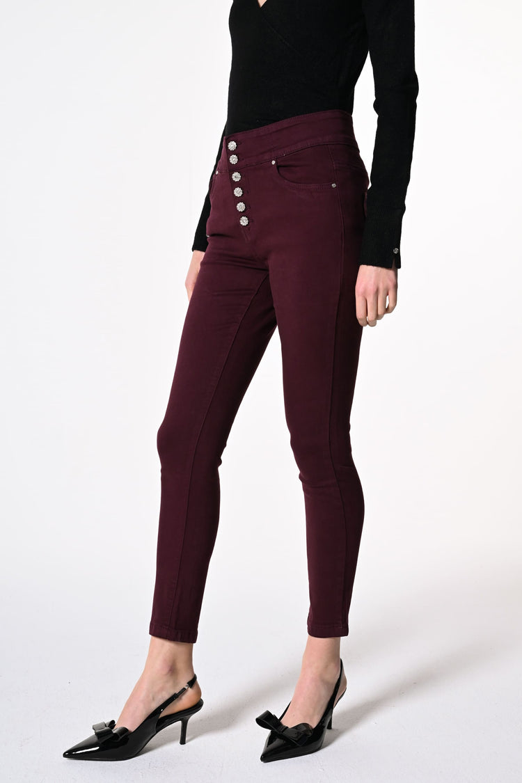 Jeans skinny con bottoni gioiello