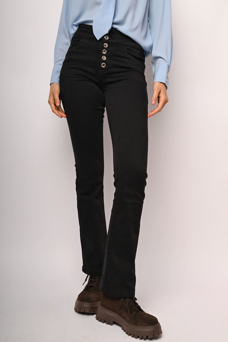 Jeans svasati con bottoni gioiello