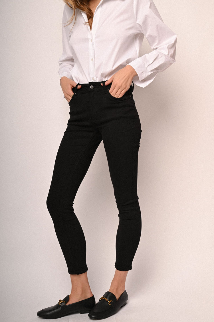 Jeans skinny con bottone gioiello