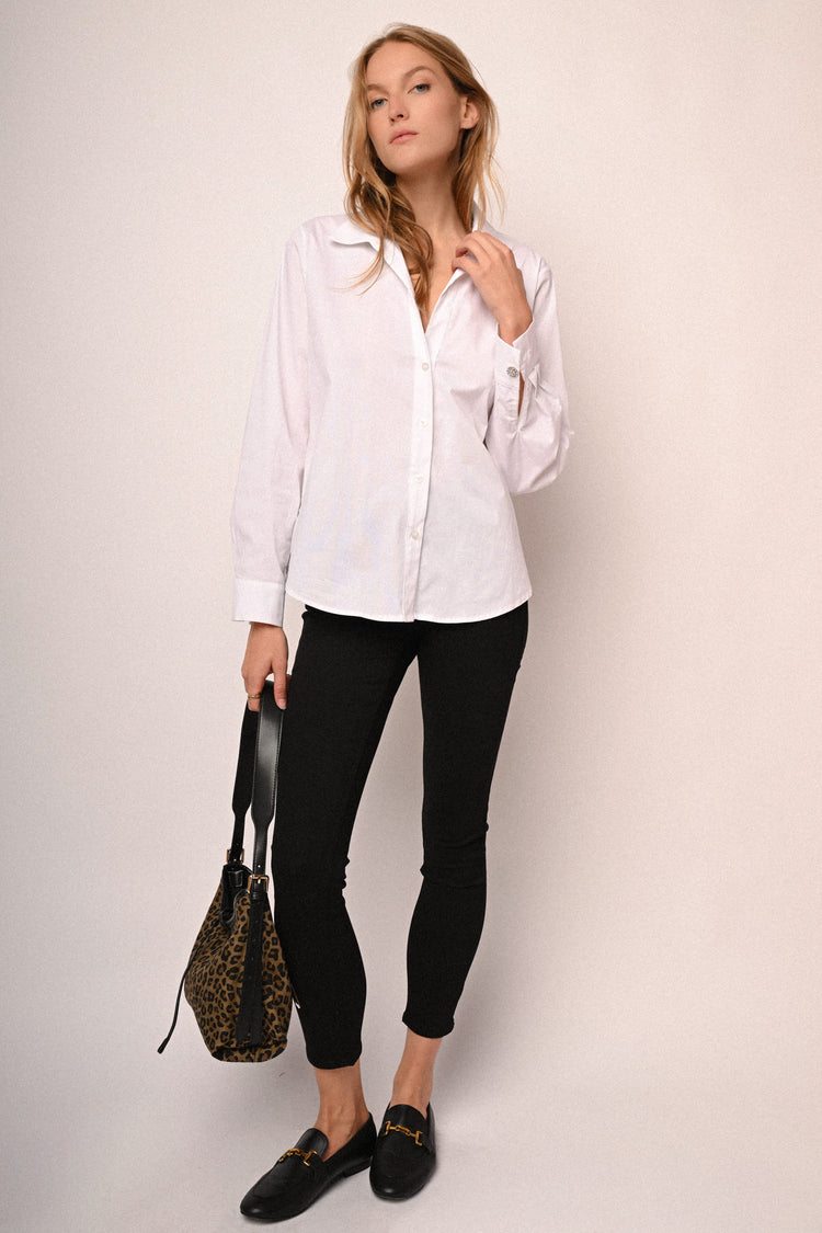 Jeans skinny con bottone gioiello