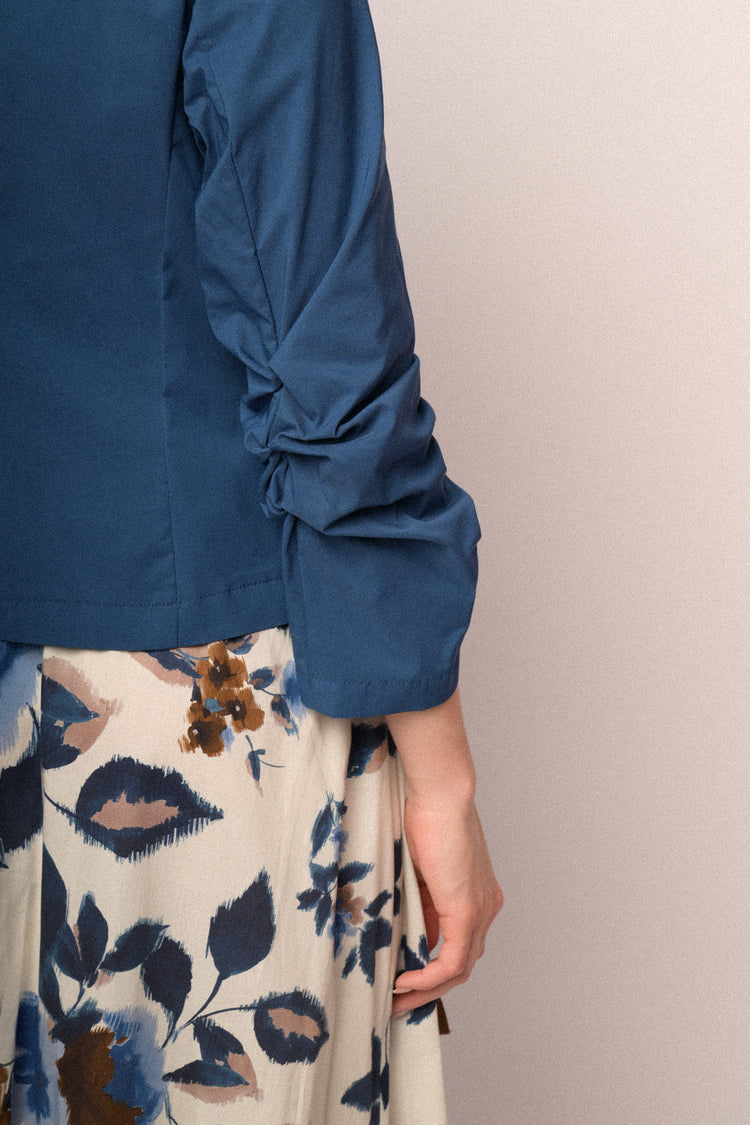 Blazer basic monopetto blu denim con maniche arricciate