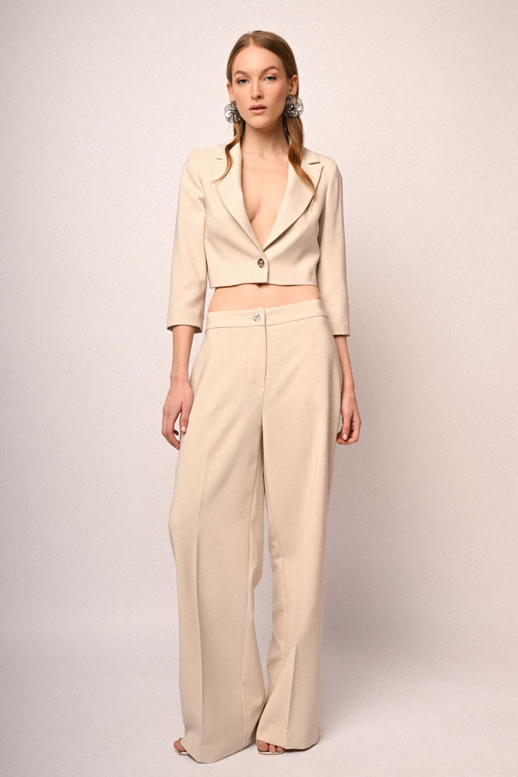 Blazer crop con bottone gioiello