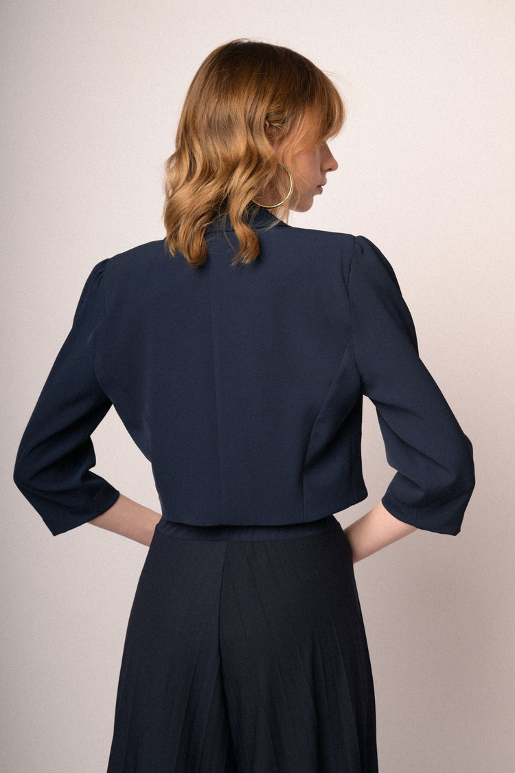 Blazer crop blu con nastri da annodare