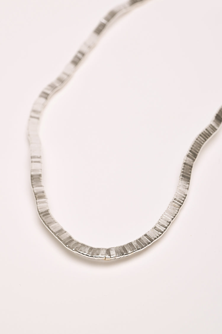 Collana lunga in metallo