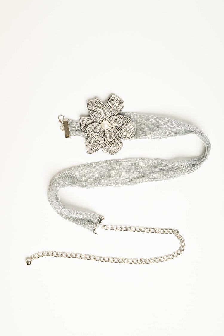 Cintura in tessuto argento con fiore-gioiello