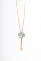 Collana lunga con fiore