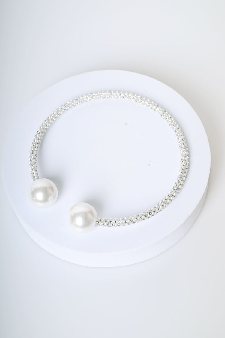 Collana rigida con perle