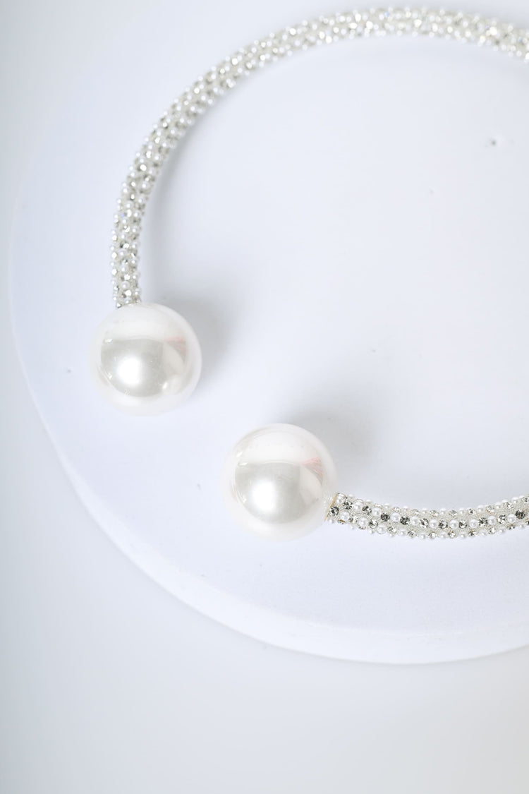 Collana rigida con perle
