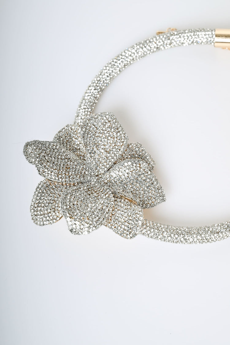 Collana rigida in strass con fiore