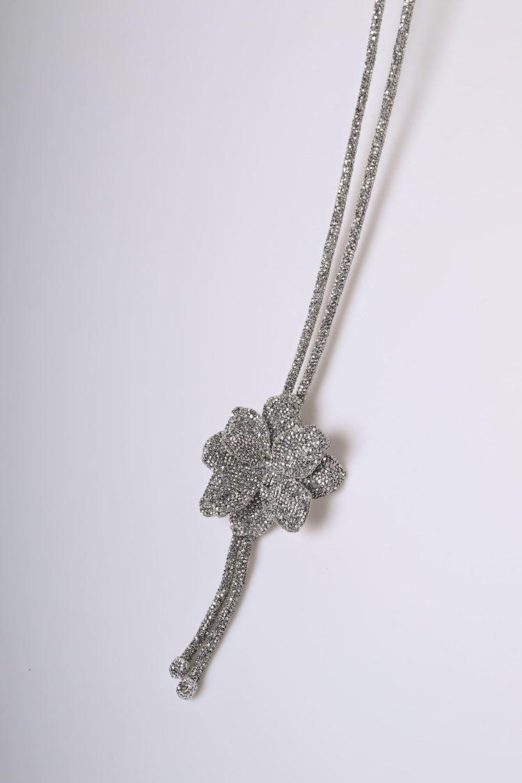 Collana lunga con fiore e strass