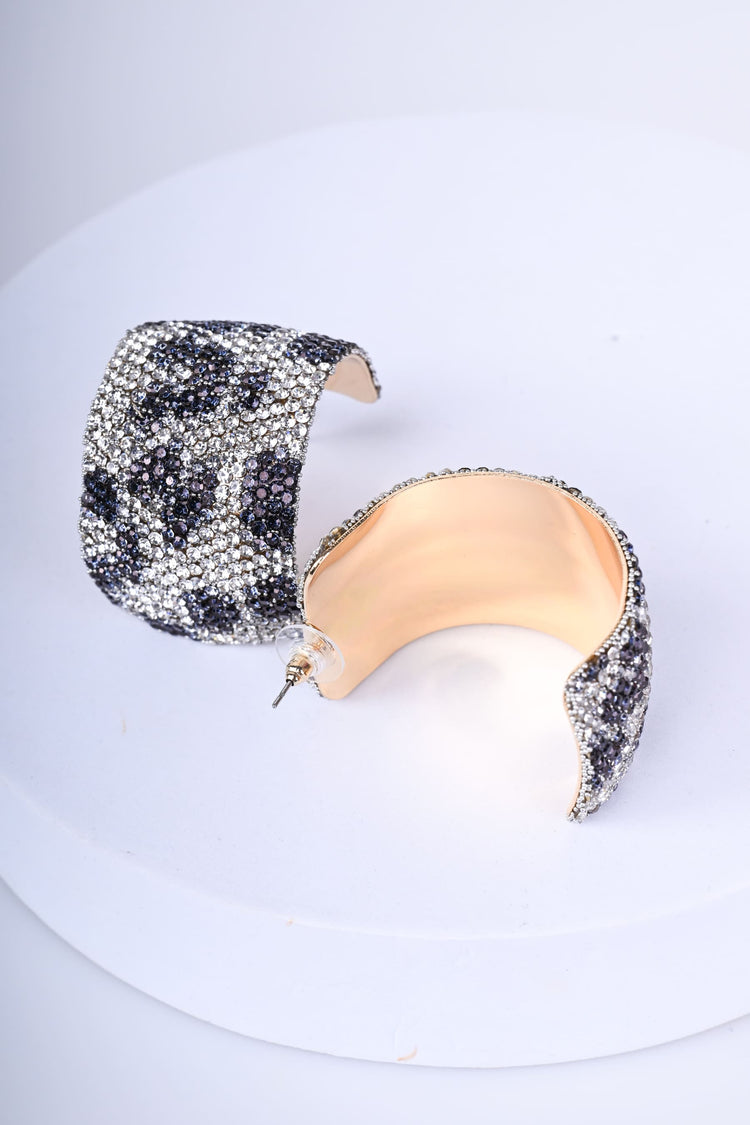 Orecchini con strass animalier