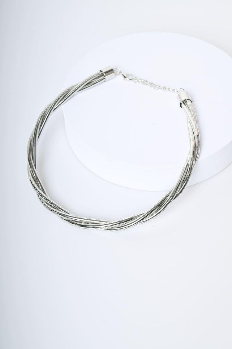Collana a tre fili attorcigliati