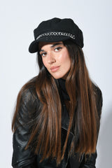 Cappello in feltro con catena