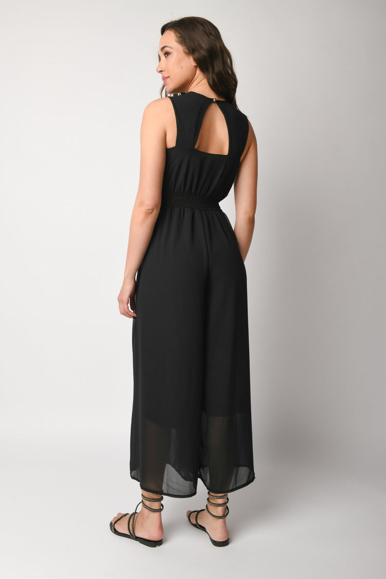 Tuta con cut-out sul retro