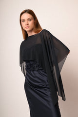 Coprispalle fluente in tulle blu