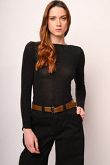 Top basic con scollo a barchetta