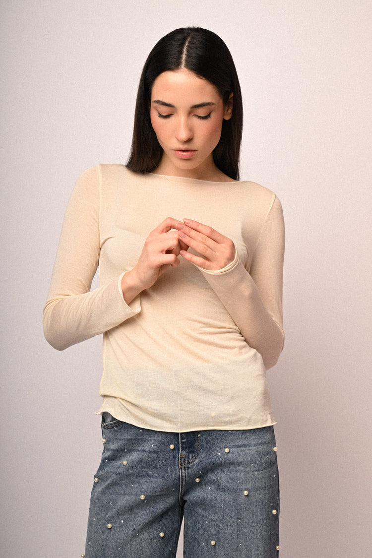 Top basic con scollo a barchetta