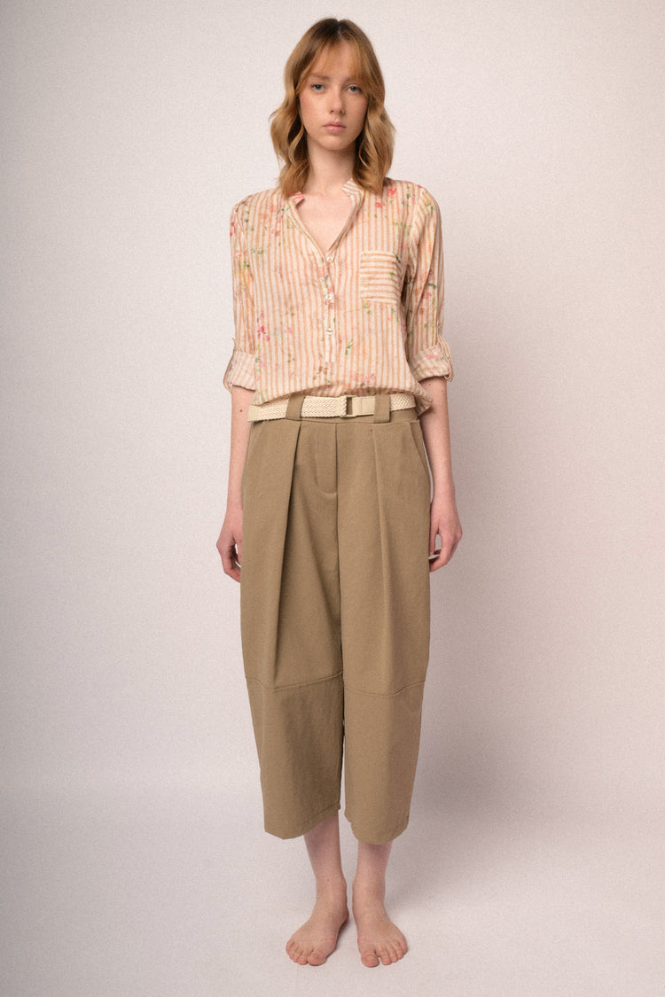 Pantaloni oversize e crop in tessuto nero con cintura